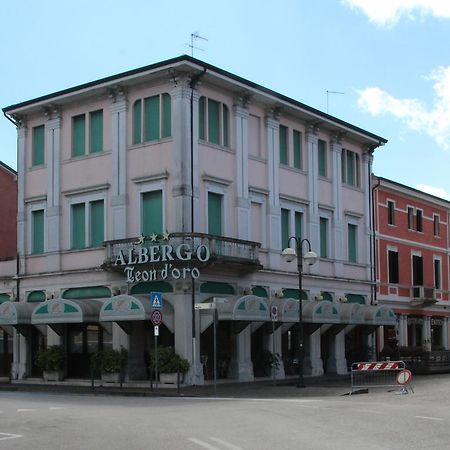 Albergo Ristorante Leon D'Oro نوفينتا دي بْيافي المظهر الخارجي الصورة