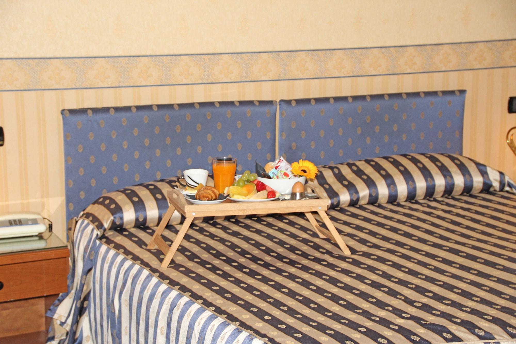 Albergo Ristorante Leon D'Oro نوفينتا دي بْيافي المظهر الخارجي الصورة
