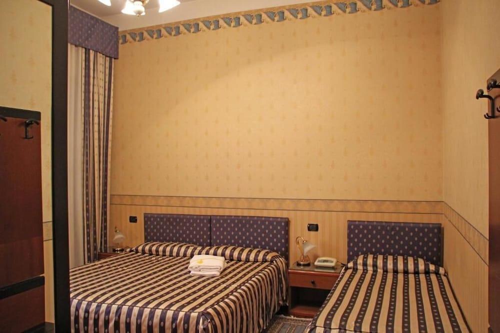 Albergo Ristorante Leon D'Oro نوفينتا دي بْيافي المظهر الخارجي الصورة