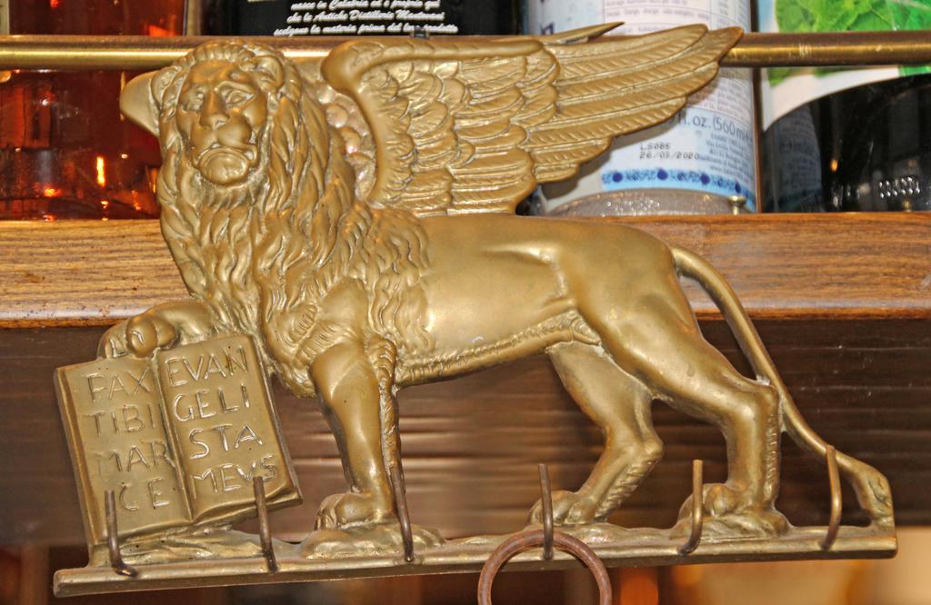 Albergo Ristorante Leon D'Oro نوفينتا دي بْيافي المظهر الخارجي الصورة