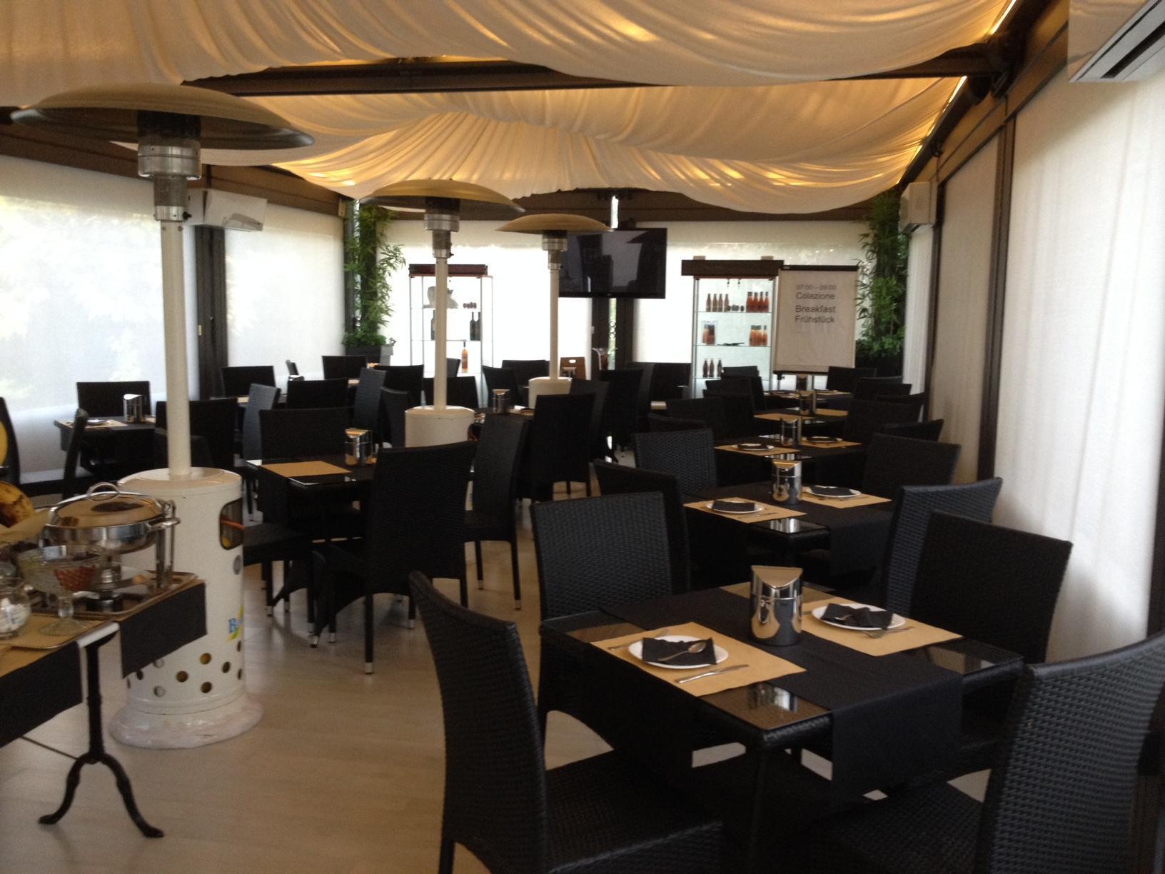 Albergo Ristorante Leon D'Oro نوفينتا دي بْيافي المظهر الخارجي الصورة