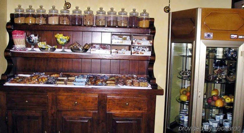 Albergo Ristorante Leon D'Oro نوفينتا دي بْيافي المظهر الخارجي الصورة