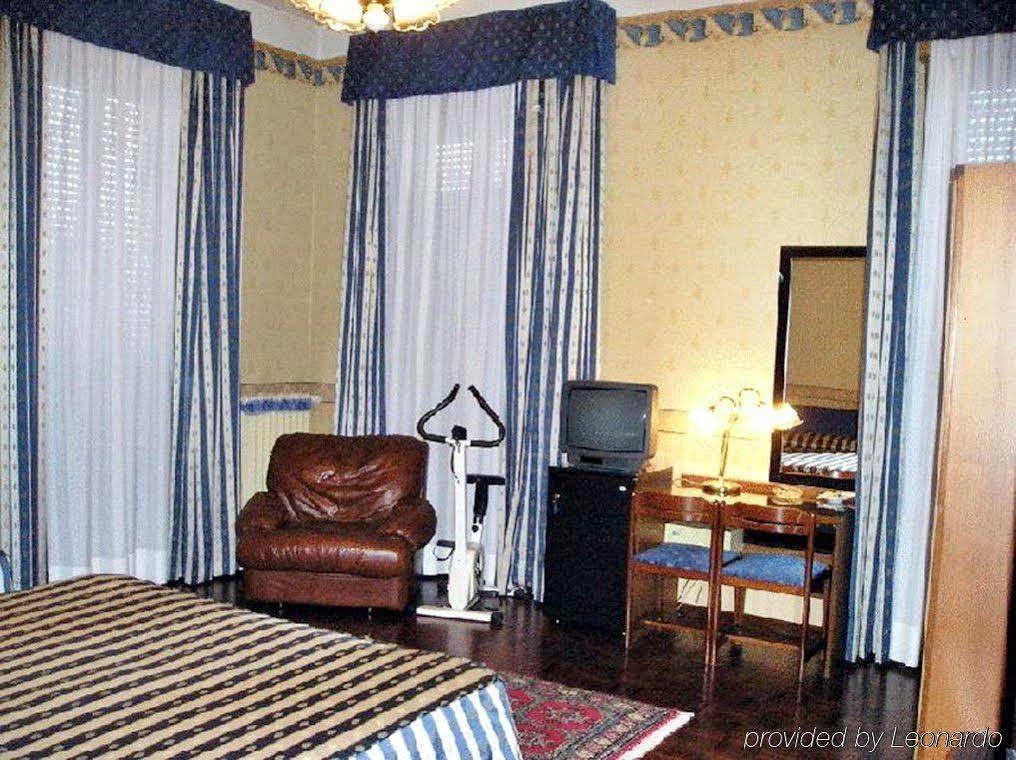 Albergo Ristorante Leon D'Oro نوفينتا دي بْيافي المظهر الخارجي الصورة