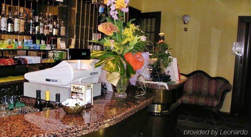 Albergo Ristorante Leon D'Oro نوفينتا دي بْيافي المظهر الخارجي الصورة