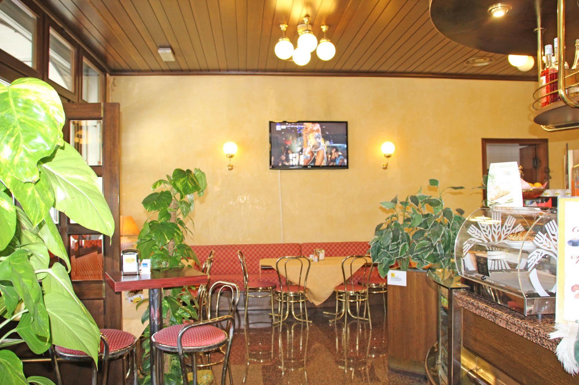 Albergo Ristorante Leon D'Oro نوفينتا دي بْيافي المظهر الخارجي الصورة