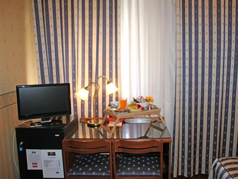 Albergo Ristorante Leon D'Oro نوفينتا دي بْيافي المظهر الخارجي الصورة